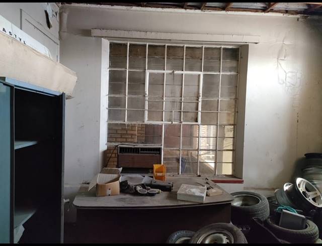1,000M² WAREHOUSE TO LET IN KRUGERSDORP CENTRAL